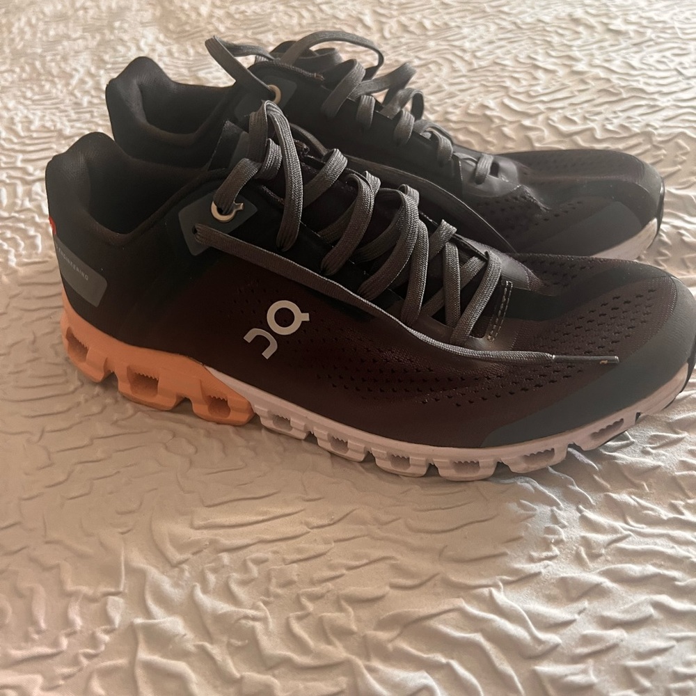 On cloud sneakers - Picture 3 of 6